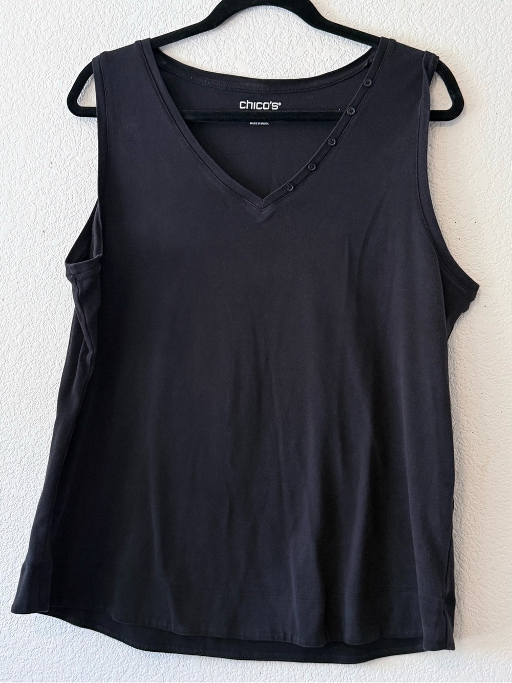 Chico's Black V-Neck Button-Accent Sleeveless Tank 0292